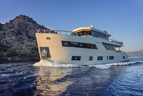 luxury trawler cinar yildizi port side 