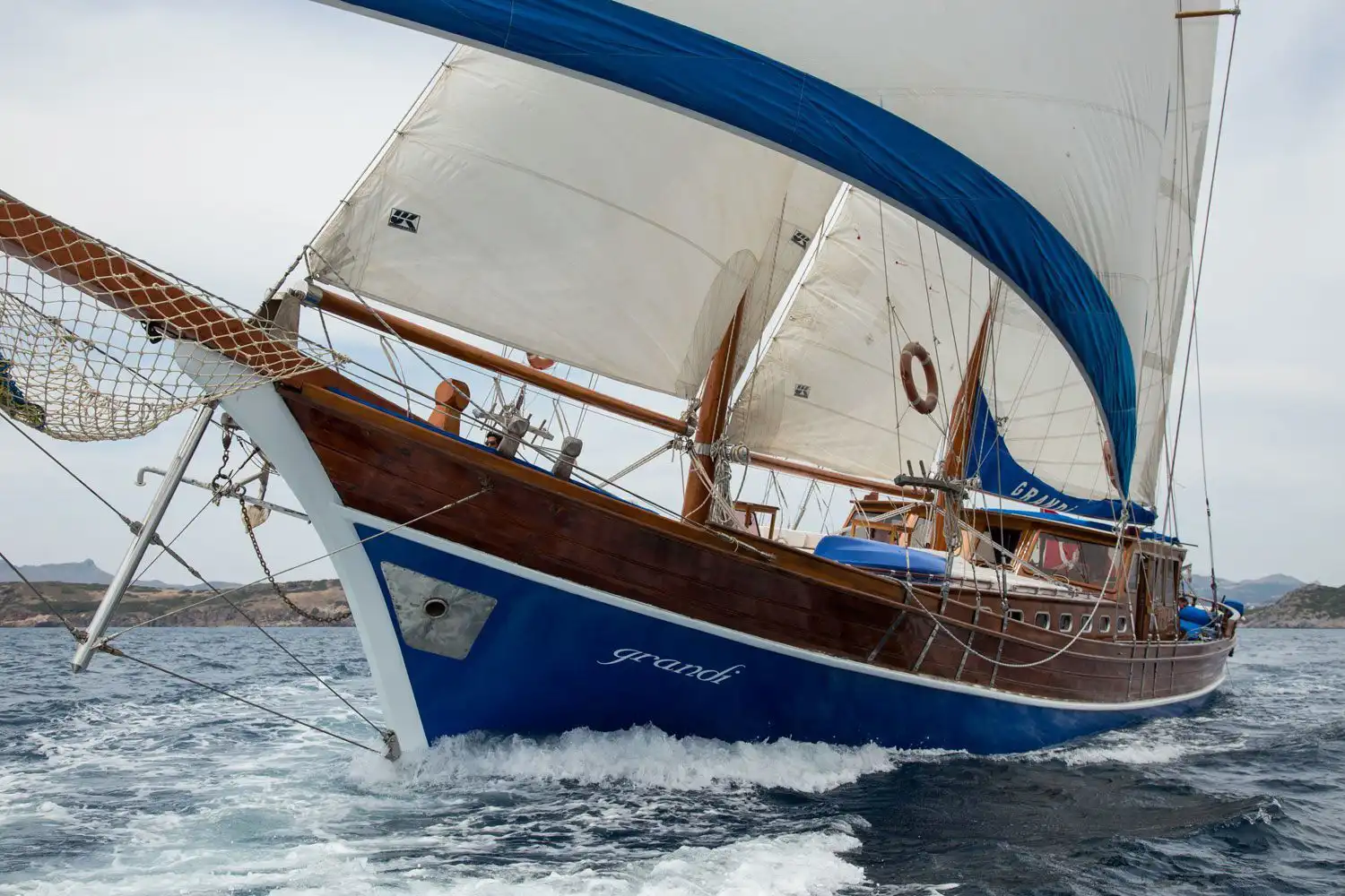 noleggio goletta grandi bodrum da 12 
