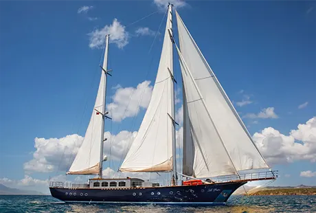 lo yacht di lusso le pietre 