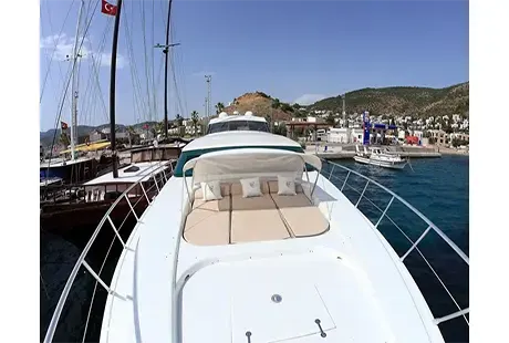 area prendisole mina 2 yacht a motore 