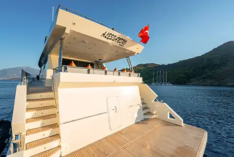 piattaforma alessandro yacht a motore 