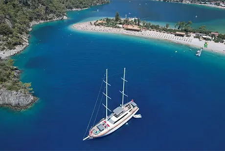 queen of makri barca di lusso veduta esterna 