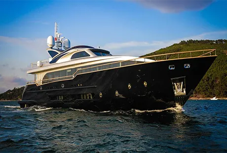 veduta dal tribordo harun yacht a motore 
