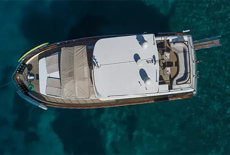 veduta dal top golden story trawler 
