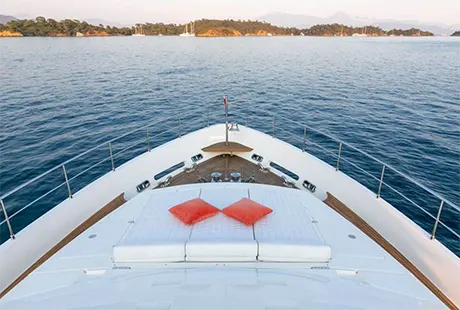 ponte anteriore funda d yacht di lusso 