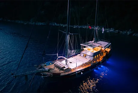 veduta esterna di sera gumus 1 barca di lusso 